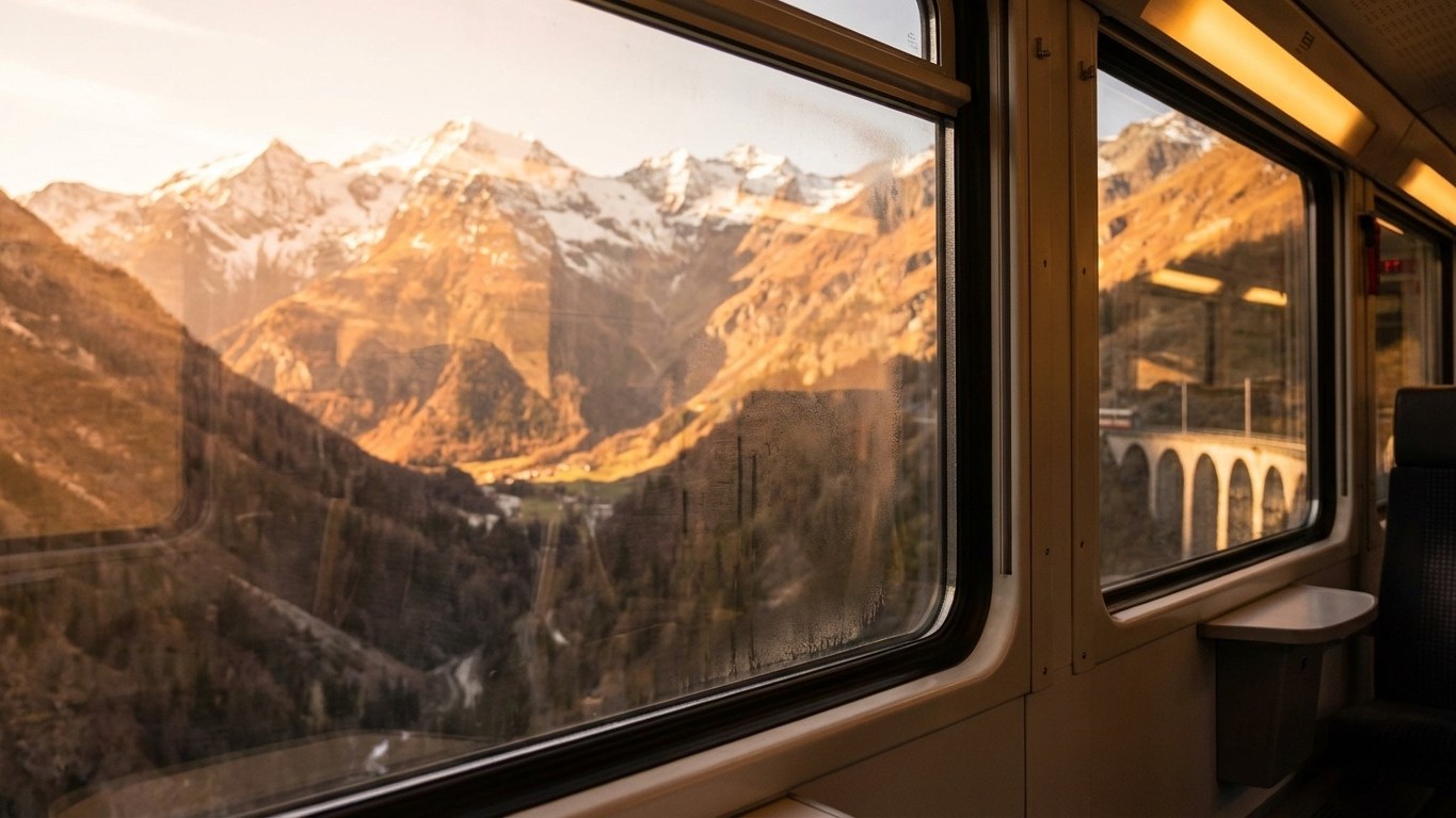 Un solo pase de tren para cruzar los paisajes más irreales de Europa