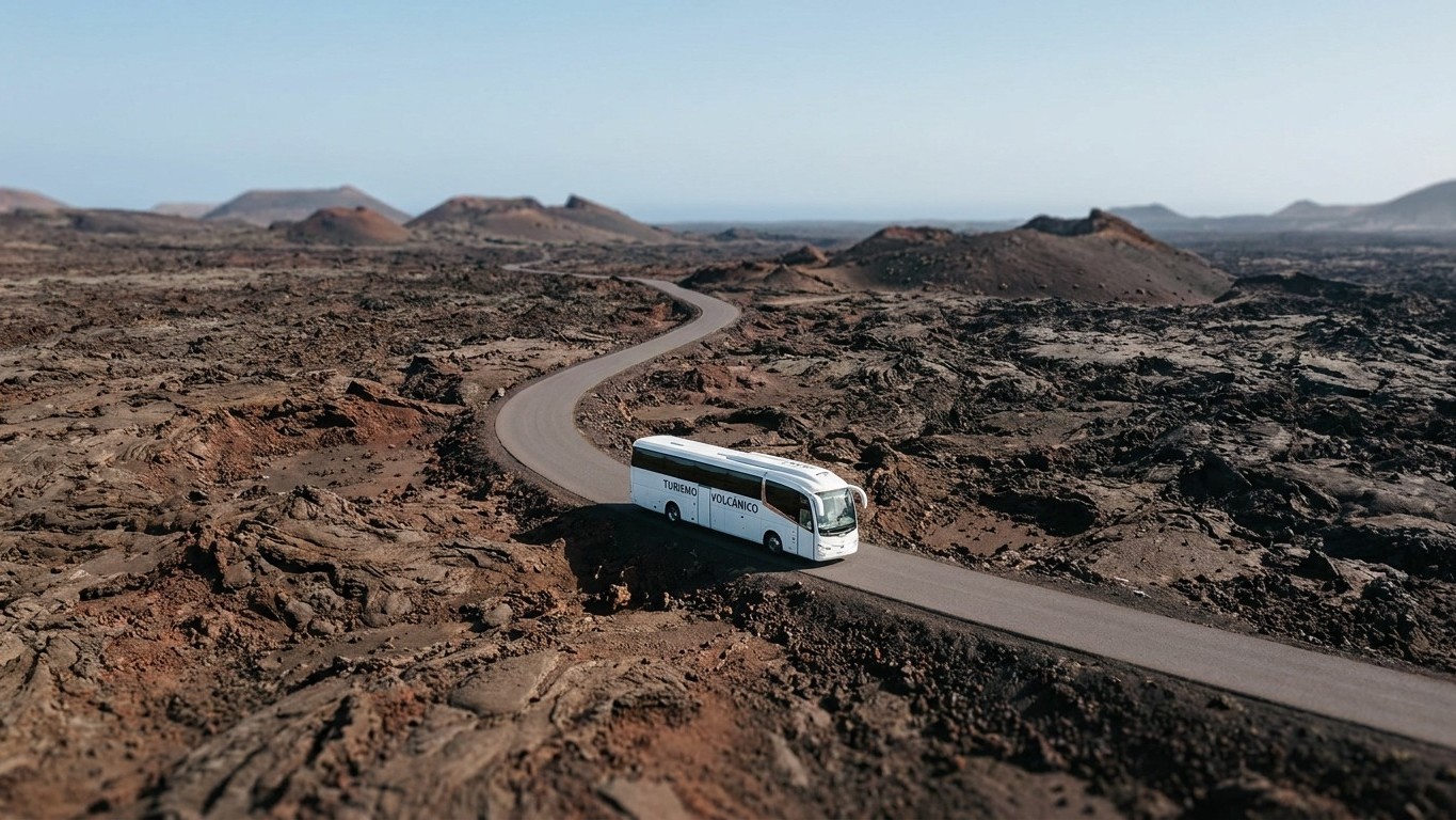 Lanzarote tiene una carretera de 14 km por la que ningún visitante puede caminar: solo se cruza sentado y a una hora marcada