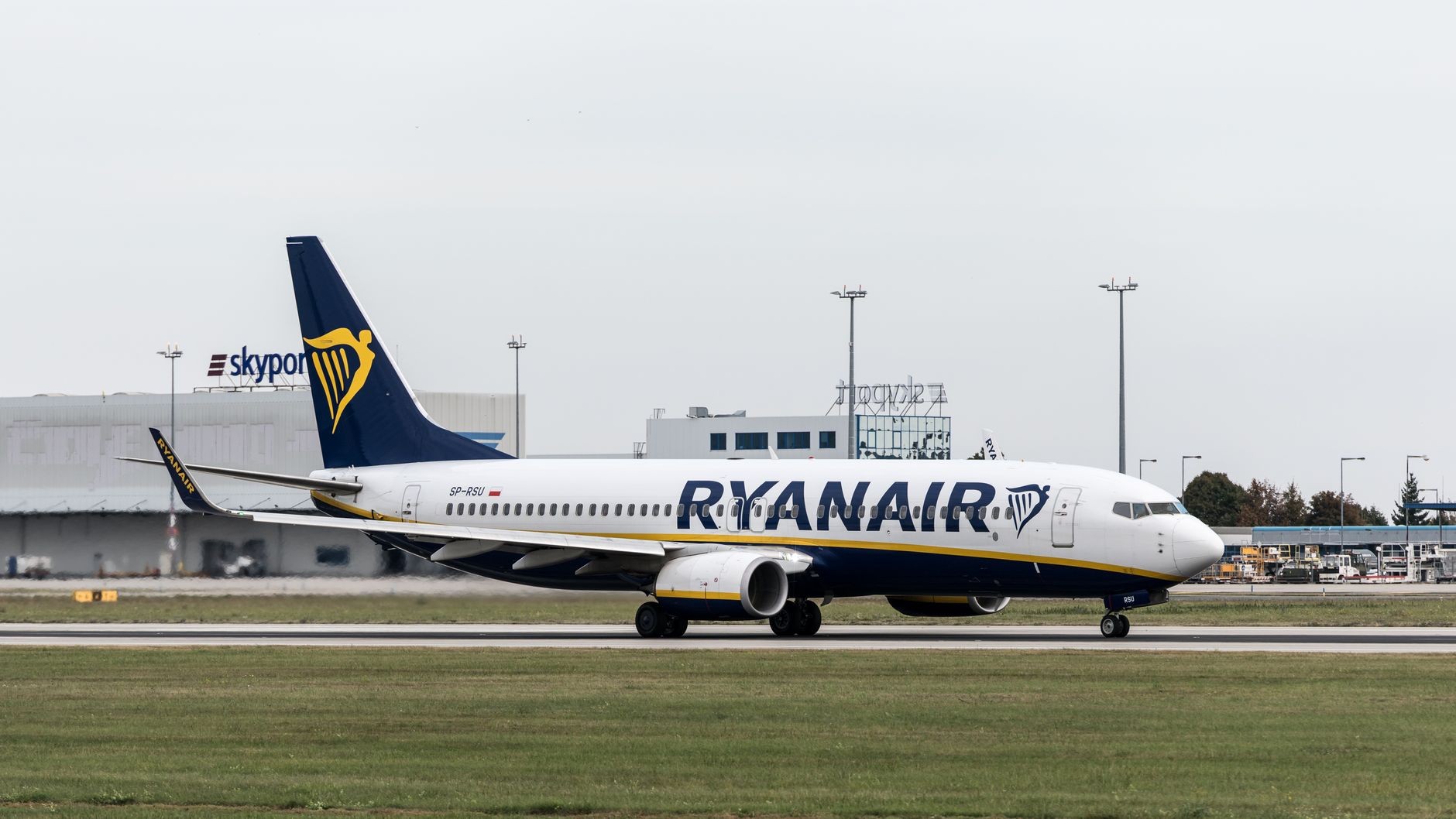 Todos nos empeñamos en pesar la maleta antes de volar con Ryanair, cuando son tres medidas de la bolsa de debajo del asien...